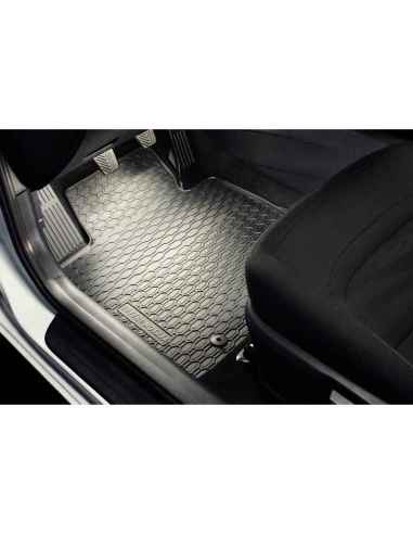  alfombrillas puestas en el interior del coche