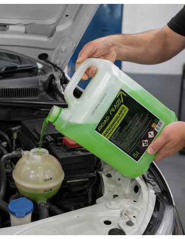 Cambiando el anticongelante al coche