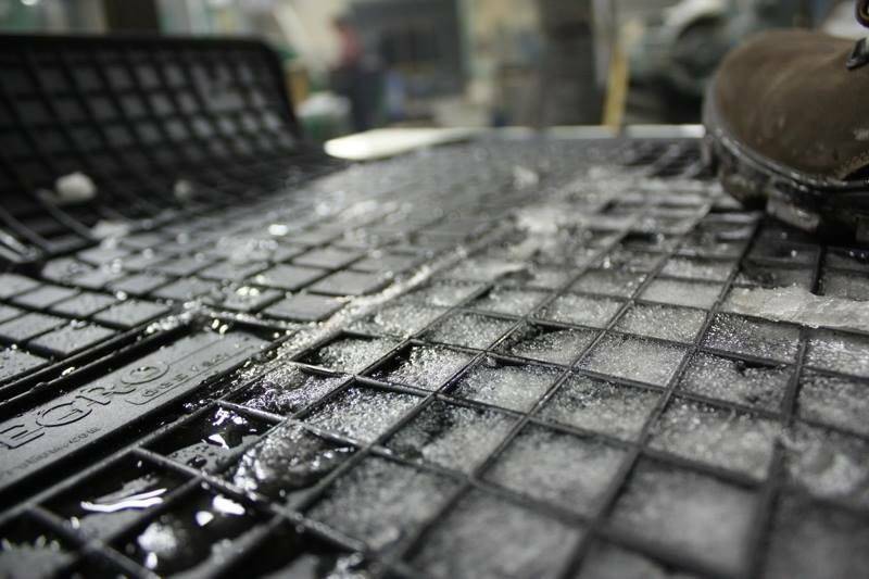 Alfombrillas de goma Toyota RAV 4 II 3d 2WD (2000-2005) a medida