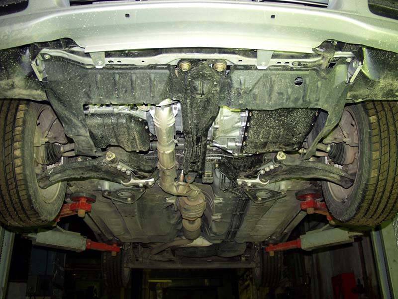 Cubre cárter metálico Nissan Almera Tino (2000-2006) a medida