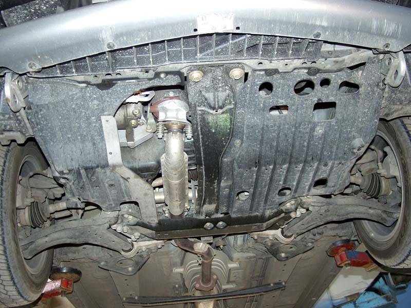 Cubre cárter metálico Nissan Primera P12 (2001-2007) a medida