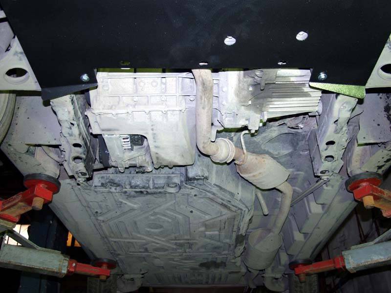 Cubre cárter metálico Mercedes Vaneo W414 (2001-2006) a medida
