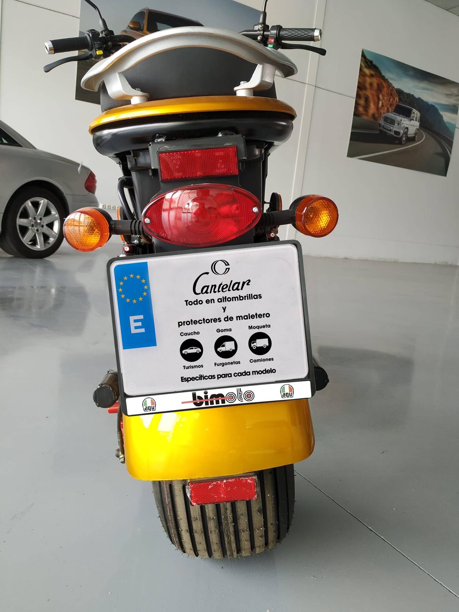 Portamatrículas plastico negro con resina Motocicleta